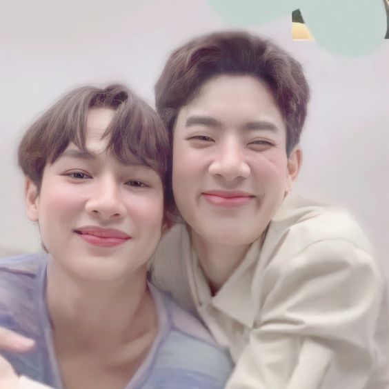 actually，OFFGUN is a noun，it can be love ，it can be people ，it can be bibi  too ，more and more pretty things，they are always tOGether，right ？ 

#Infinite8thWithOffGun