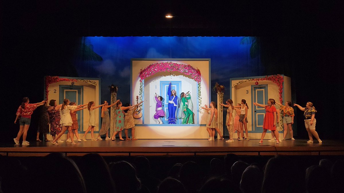 schmidtmjs's tweet photo. @HortonvilleSD @Fit2ThinkGreat @HASD_Activities So much talent on stage tonight at Hville for Mama Mia! Rockin' it! https://t.co/BnAFwcCWg4