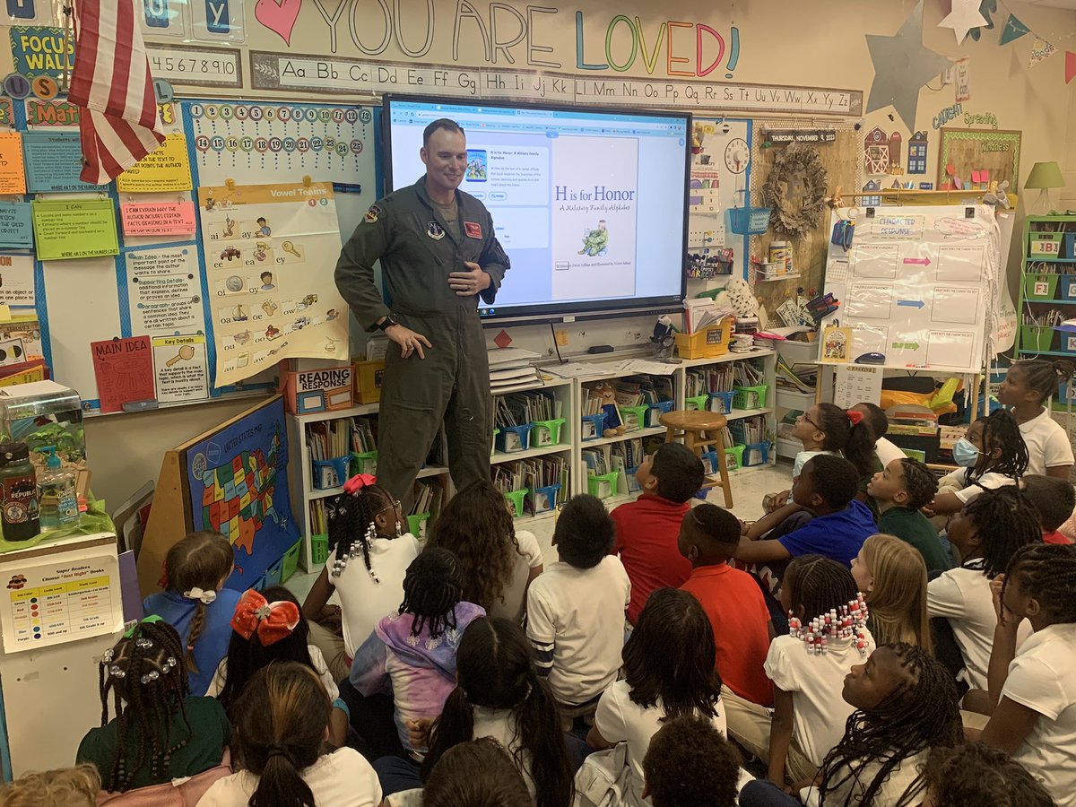 Educator_P's tweet image. Happy Veteran’s Day!🇺🇸🇺🇸We had a great time celebrating our parents for their service at @SWES_Station. #HappyVeteransDay #GatorNation #Gatorslead