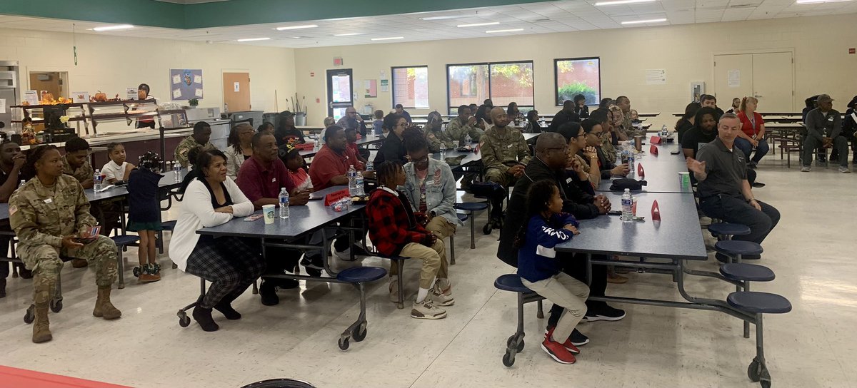 Educator_P's tweet image. Happy Veteran’s Day!🇺🇸🇺🇸We had a great time celebrating our parents for their service at @SWES_Station. #HappyVeteransDay #GatorNation #Gatorslead