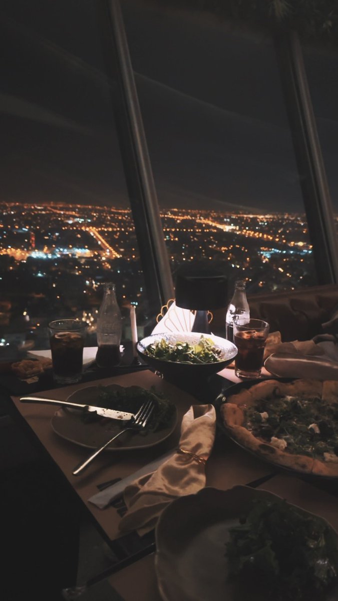 yah27ya's tweet photo. Dinner with my best friends https://t.co/WC64XKJtrW