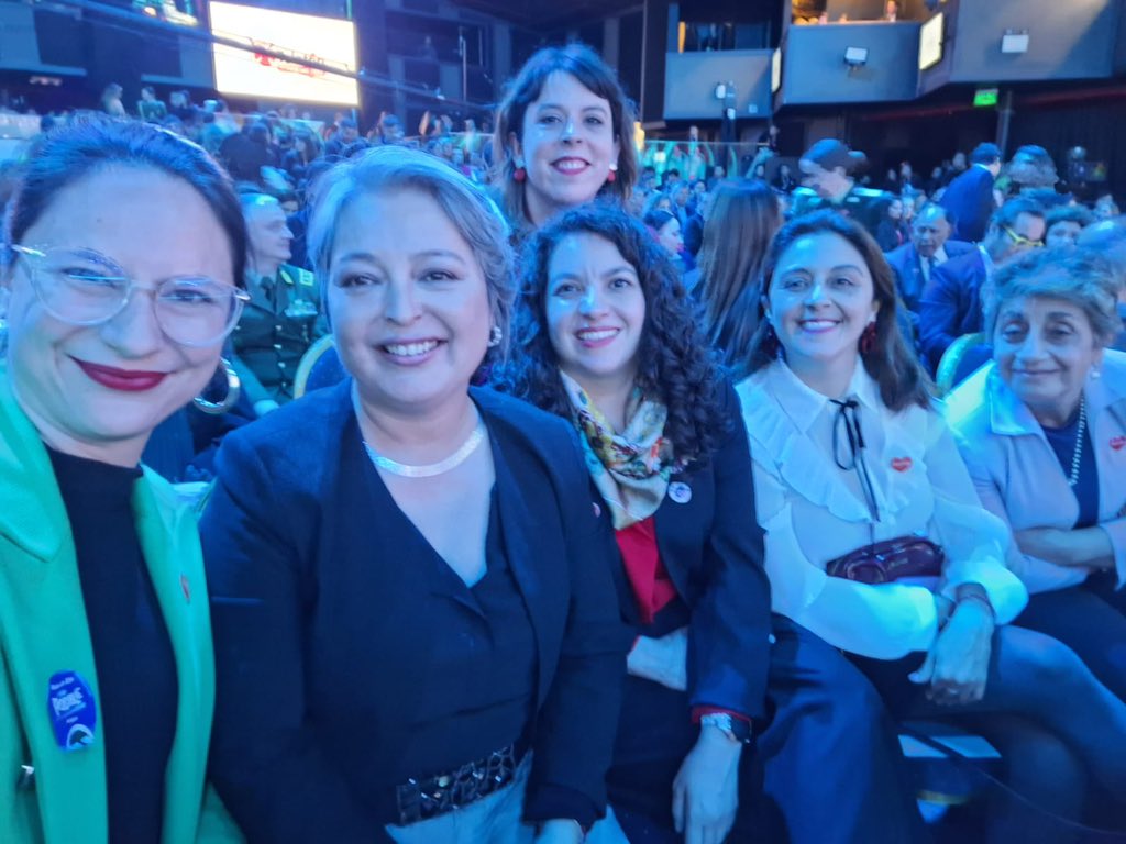Iherreraa's tweet photo. #Teleton2023   Estas se han robado mas plata que las tres últimas Teletón https://t.co/Hc9psyU8cd