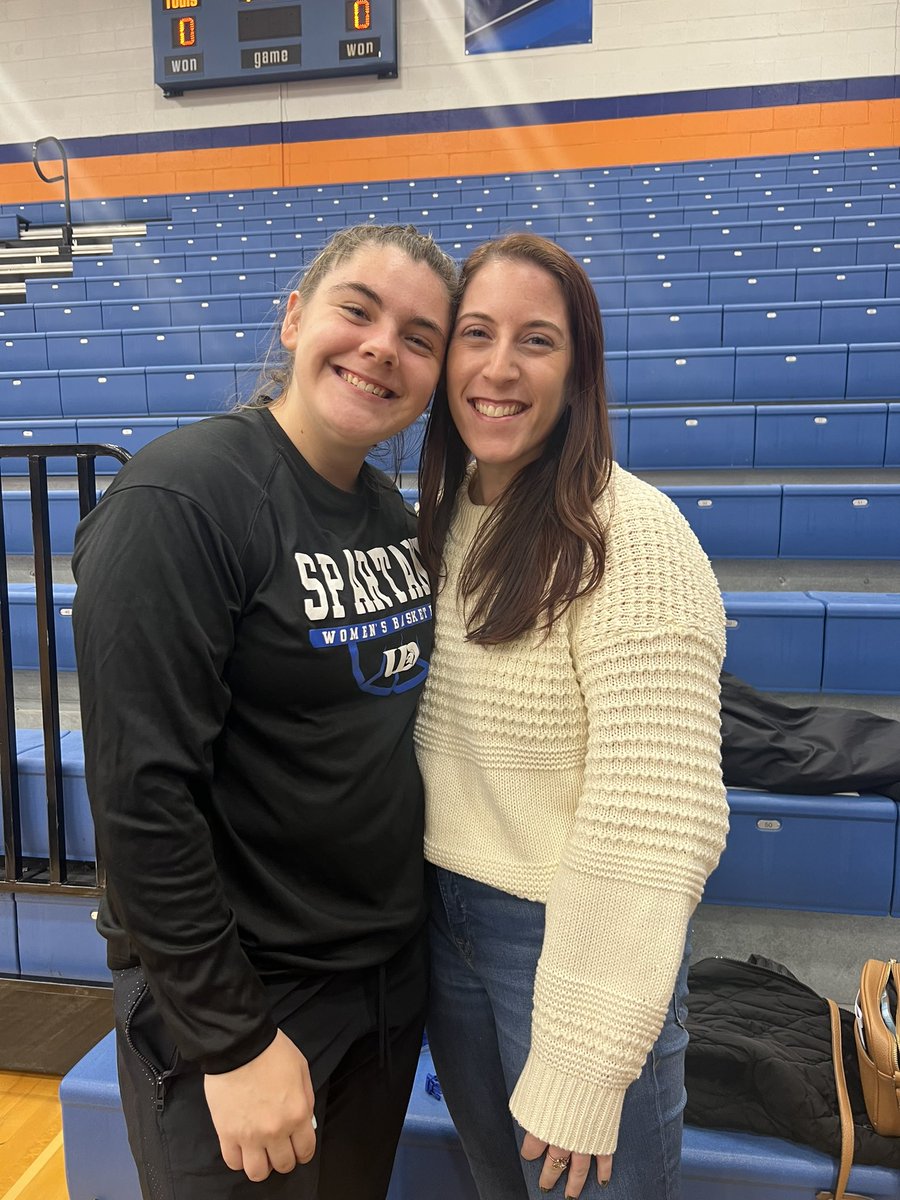 Can’t think of a better way to end the week than cheering on one of my favorites. So proud of this girl and all she’s accomplished! <a href="/ClaireNazos/">Claire Nazos</a>