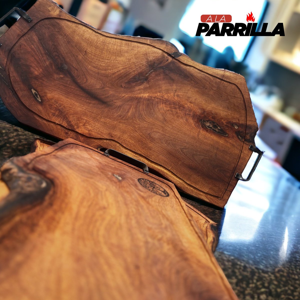 brasaclub's tweet photo. Preparando la parrillada perfecta con nuestras tablas de asado de algarrobo! 🥩🔥 Diseñadas con canaletas para retener todos los jugos y disponibles con o sin manijas. ¡La elección es tuya! ¿Cuál preferis? 

#AsadoDeAlgarrobo #Parrillada #TablasDeAsado https://t.co/7oDZiVQoG5