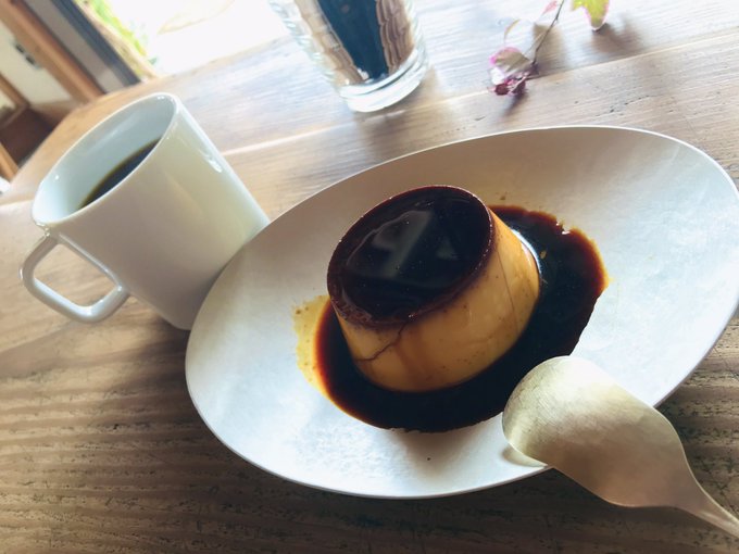 昨日もプリン
今日もプリン

穴場カフェのプリン
やっと食べられた!!😭
想像通りの理想な見た目と
想像以上に美味しくて泣いた

この後プリン成分を消費する為に
イノシシに怯えながら5kmほど山道を歩く🐗 