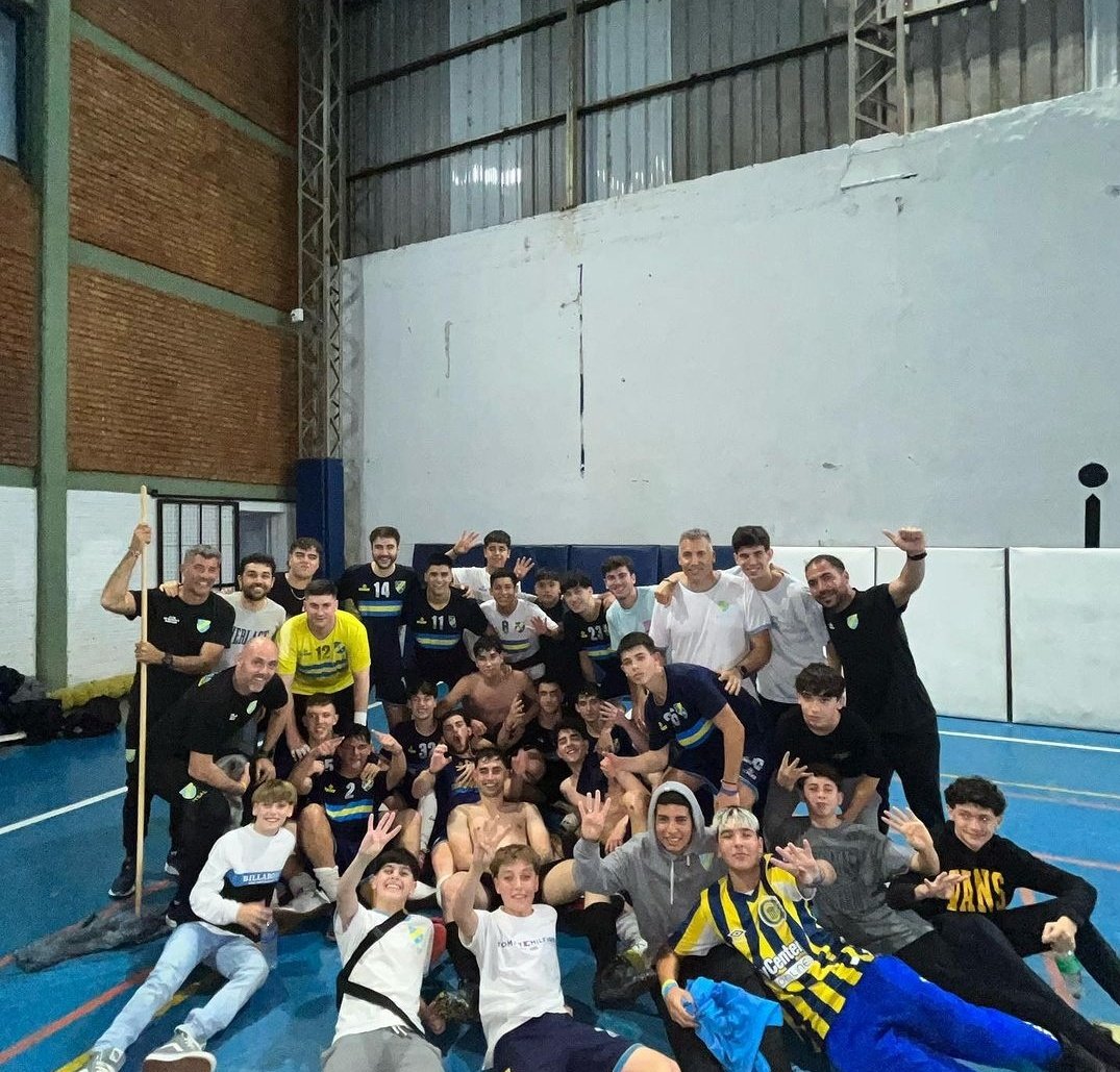 FutsalCRR's tweet photo. PlayOff !!!👋🏽✈️
Victoria 4-2 ante Nautico. Con este triunfo el plantel de primera división se clasificó a los playoff.
#VamosRegatas🇺🇦 https://t.co/FuBW6QM20P