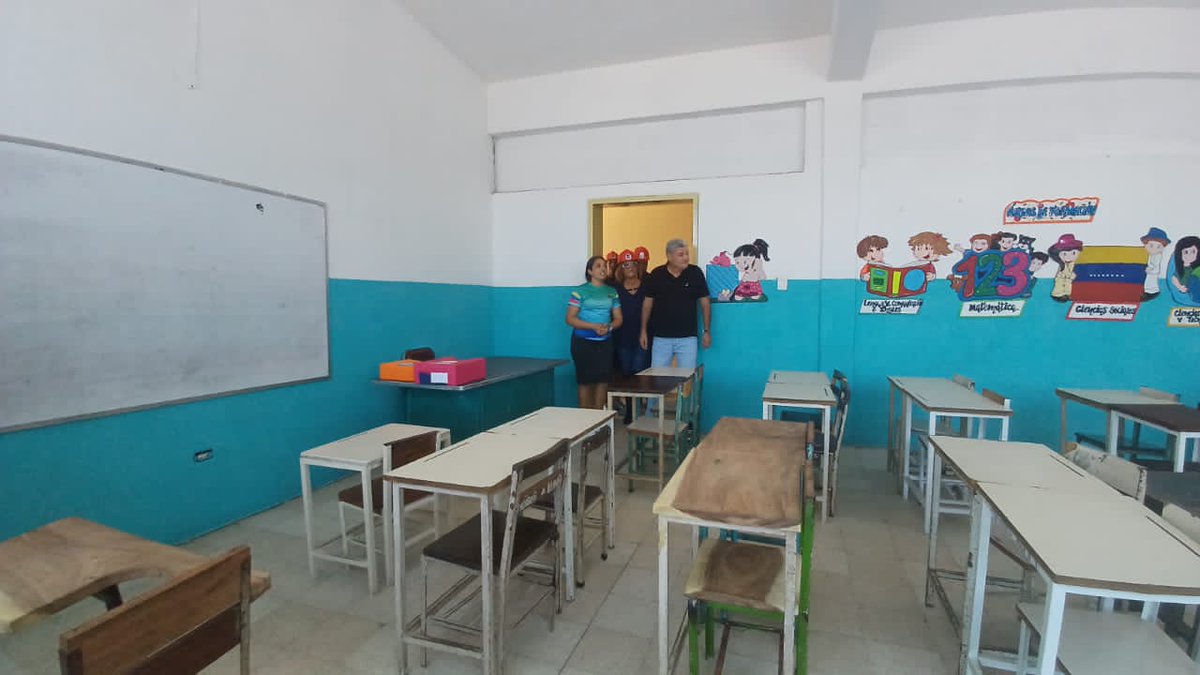 #DATO | Gracias al Pdte <a href="/NicolasMaduro/">Nicolás Maduro</a> , se hizo la entrega de las instituciones educativas EEIB y EEP Juan Bautista Este y LB Pedro Camejo rehabilitada por las Bricomiles del 1X10 del buen Gobierno <a href="/_LaAvanzadora/">Yelitze Santaella</a> <a href="/eduardopiate2/">eduardo piñate</a> @MPPEDUCACION  <a href="/info_mppe/">INFO MPPE</a> <a href="/dcabellor/">Diosdado Cabello R</a>