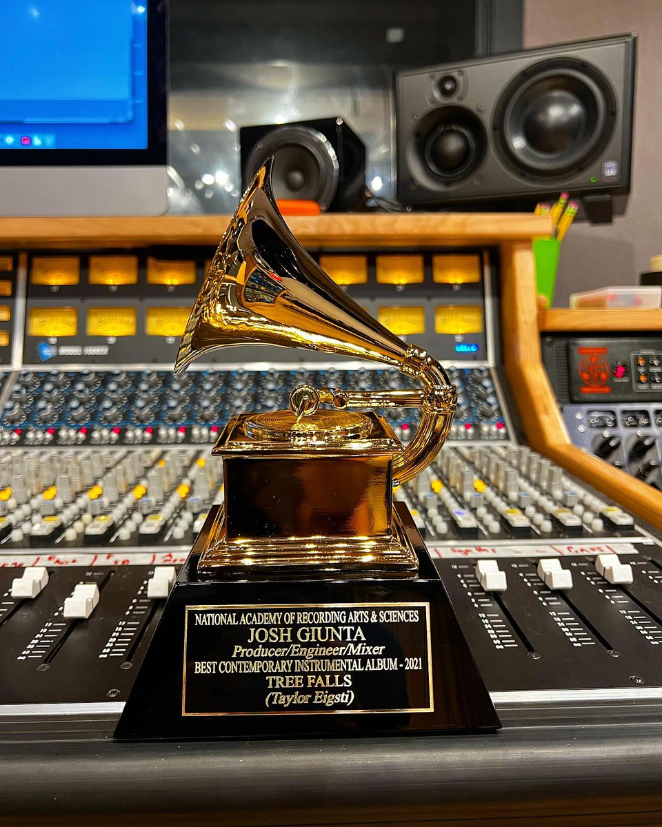 I attended my first Grammy awards in 2021 and my engineer won...this is what i get to look at while creating #Itsjustdifferent #GRAMMYs #GrammyNominations @RecordingAcad