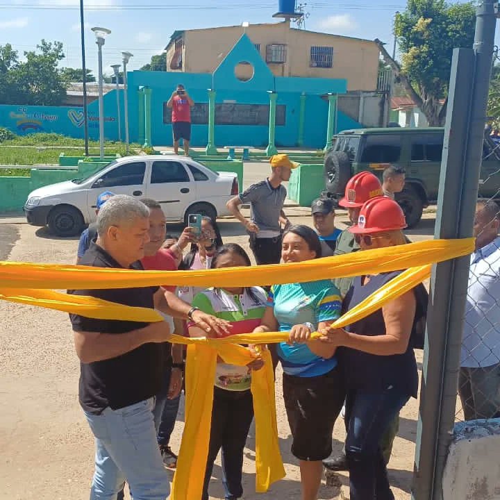 marys_orasma's tweet photo. #DATO | Gracias al Pdte @NicolasMaduro , se hizo la entrega de las instituciones educativas EEIB y EEP Juan Bautista Este y LB Pedro Camejo rehabilitada por las Bricomiles del 1X10 del buen Gobierno @_LaAvanzadora @eduardopiate2 @MPPEDUCACION  @info_mppe @dcabellor https://t.co/yOe3YPpnZl