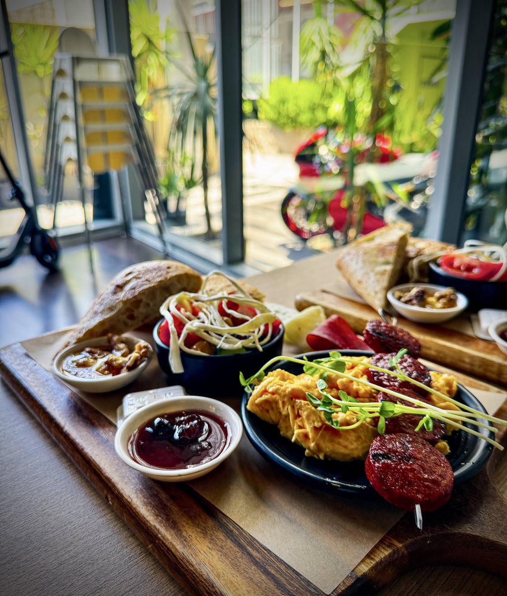 YsoSersY's tweet photo. I mean anything other than turkish breakfast wasnt even an option for weekend !! #WeekendDalRoti https://t.co/c4QmKN4NFw