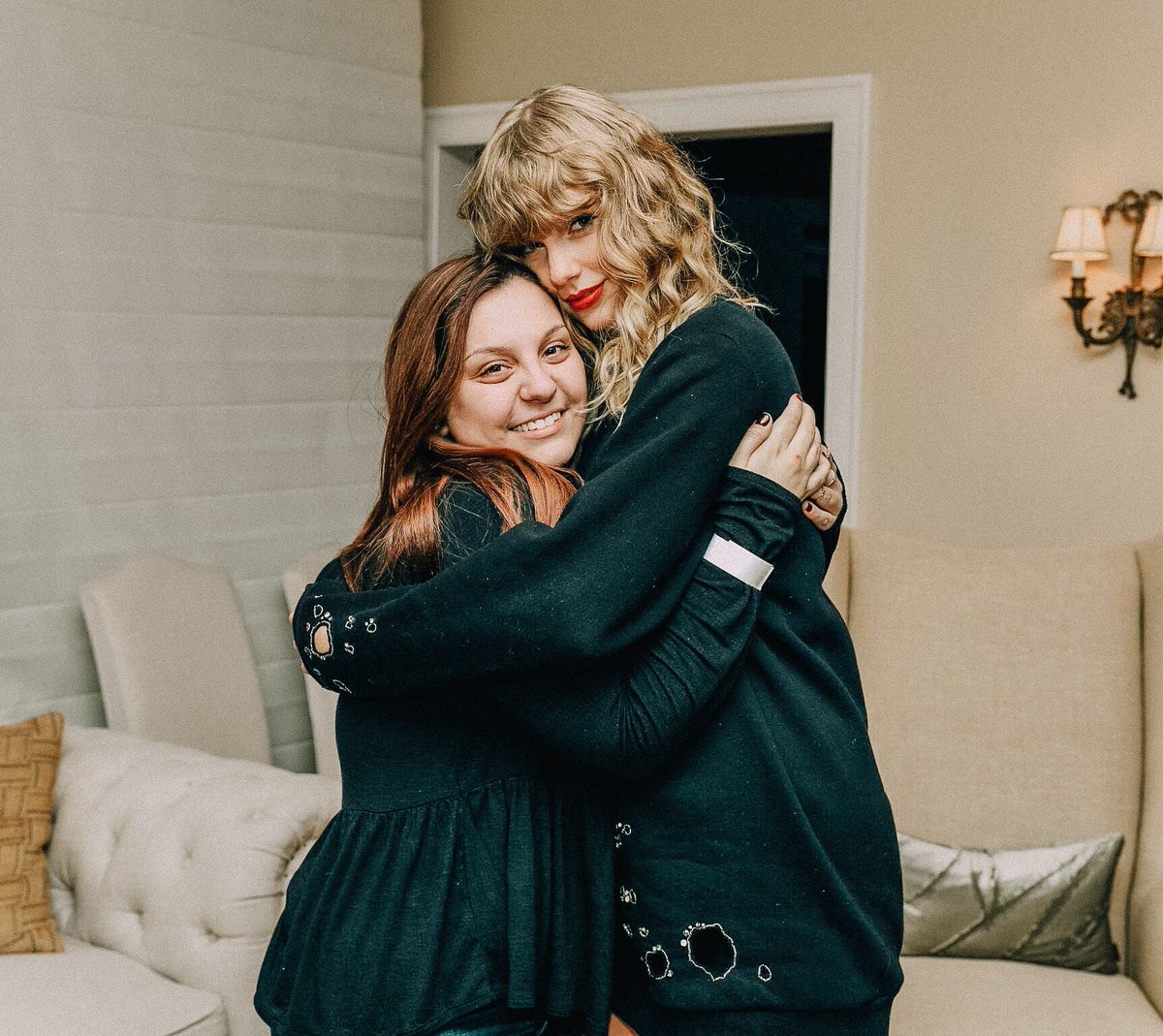 jacqulyn13ts's tweet photo. happy birthday to the album that has given me some of the most incredible opportunities and memories that I will cherish forever π€π€π€
#6YearsOfreputation https://t.co/FFrxV1mvXk