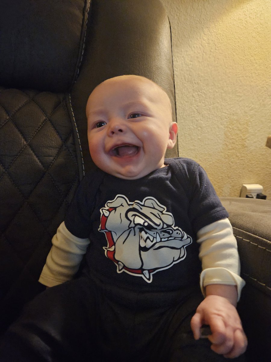 AdamDay101514's tweet photo. @ROOTSPORTS_NW Watching from Missoula.  GO ZAGS!!!! https://t.co/5poNfpBbyx