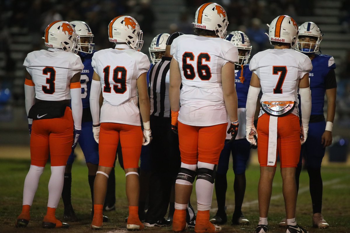 AVSunDevilFB's tweet photo. CIFSS Round 2 vs Western HS
Sundevil Captains
#3 Jacob Wilkerson 
#19 Evan Downing 
#66 Ethan Wagner 
#7 Kayden Struebing 
#GoDevils #CIFSS #SunDevilPrideIsContagious #MRL #SoCal #Linemen #OLine #OffensiveLineman #Defense #TackleFootball #D5 #Bleechr #Hudl https://t.co/OLlx3bdeMT