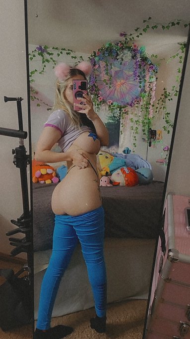 Does my ass look fat in this? 🤔 https://t.co/Tck3aTFTFT