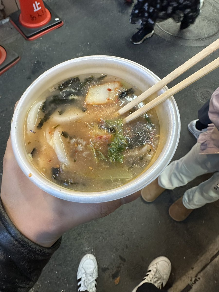 dk_seon's tweet photo. 娘と酉の市。
トックと狐狸庵のスペアリブ😋 https://t.co/ttw3Ac1Zhw