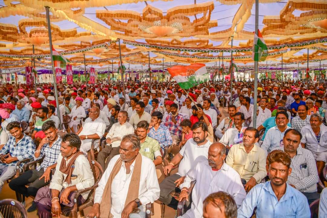 SanyamLodha66's tweet photo. सुमेरपुर (पाली) में "कांग्रेस गारंटी संवाद" कार्यक्रम में मुख्यमंत्री अशोक जी गहलोत की उपस्��िति में शिरकत की।
जनसभा में सुमेरपुर कांग्रेस प्र��्याशी श्री हरी शंकर मेवाड़ा के पक्ष में मतदान करने की अपील की।
#कांग्रेस_की7गारंटी
#sirohi
#sumepur
@ashokgehlot51 @Sukhjinder_INC https://t.co/wZBxSYJDL7