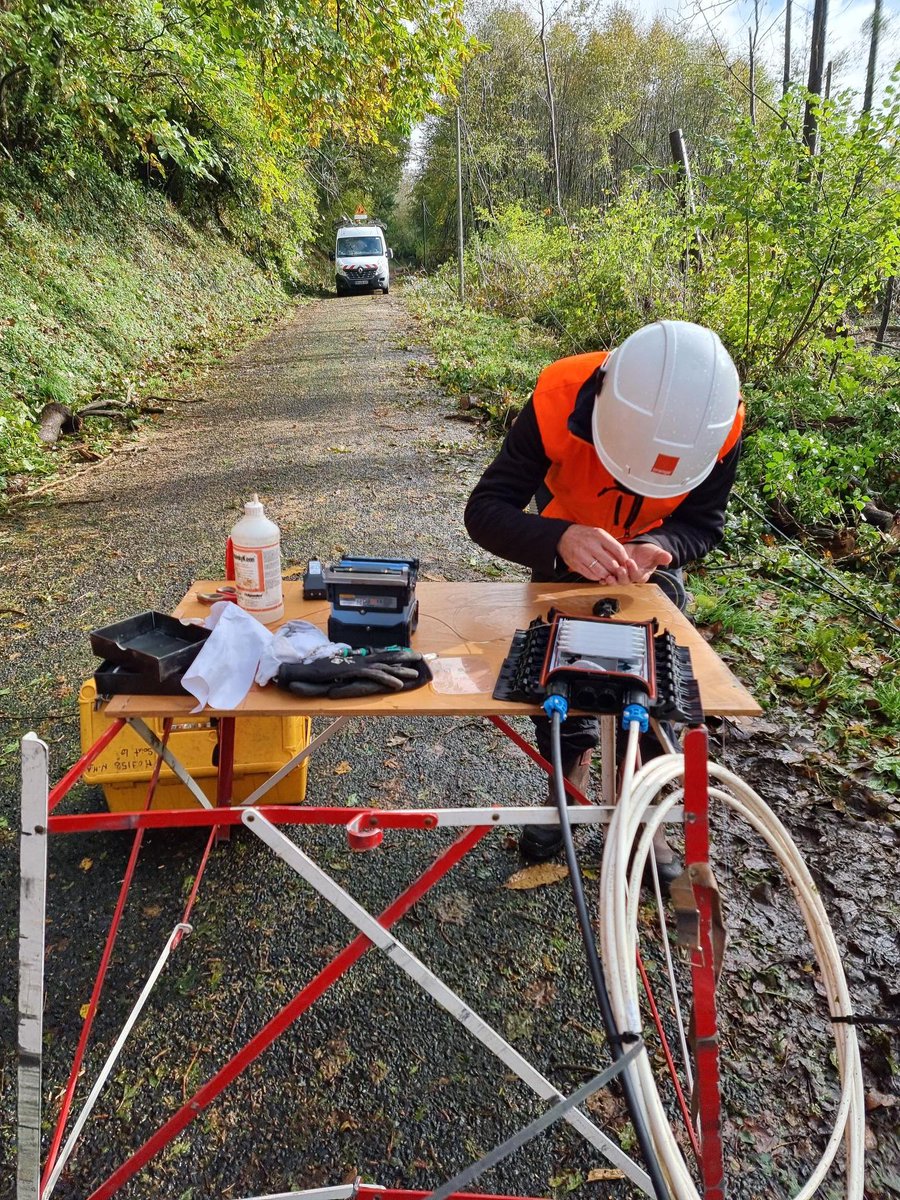 OrangeNormandie's tweet image. 📆 Samedi 11 novembre, jour férié. 
👏 Les techniciens @orange sont sur le terrain pour intervenir suite au passage de la tempête et réparer nos équipements dans les meilleurs délais.