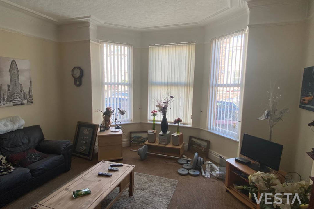 Investment HMO property for sale:

🏠 6-bed/2-bath semi-detached HMO 
🌍 located in #Wallasey
🚶 fully tenanted 
📈 10.8% gross yield
💰 £275,000
💻 see our listing for more info zurl.co/srp4 

#TenantsIncluded #HMO #merseyside #investmentproperty