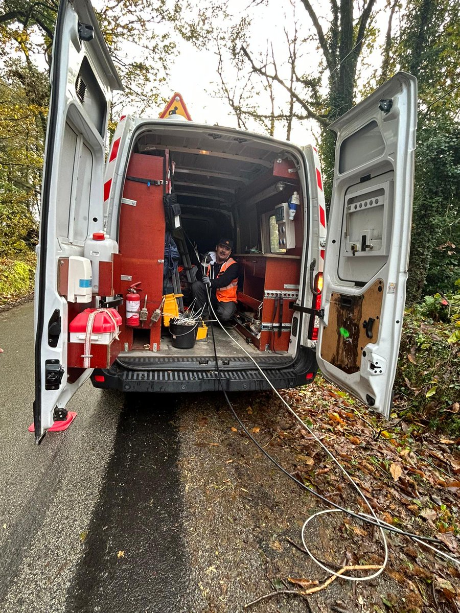 📆 Samedi 11 novembre, jour férié. 
👏 Les techniciens <a href="/orange/">Orange</a> sont sur le terrain pour intervenir suite au passage de la tempête et réparer nos équipements dans les meilleurs délais.