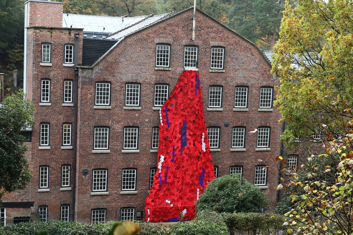 This commemorative display of 2,000 knit poppies can be seen cascading from the side of @QuarryBankNT.

The 10.5 metre tribute was hand made by a dedicated team of volunteers to remember those who gave their lives for their country.

Lest we forget.

Photos: Derek Hatton