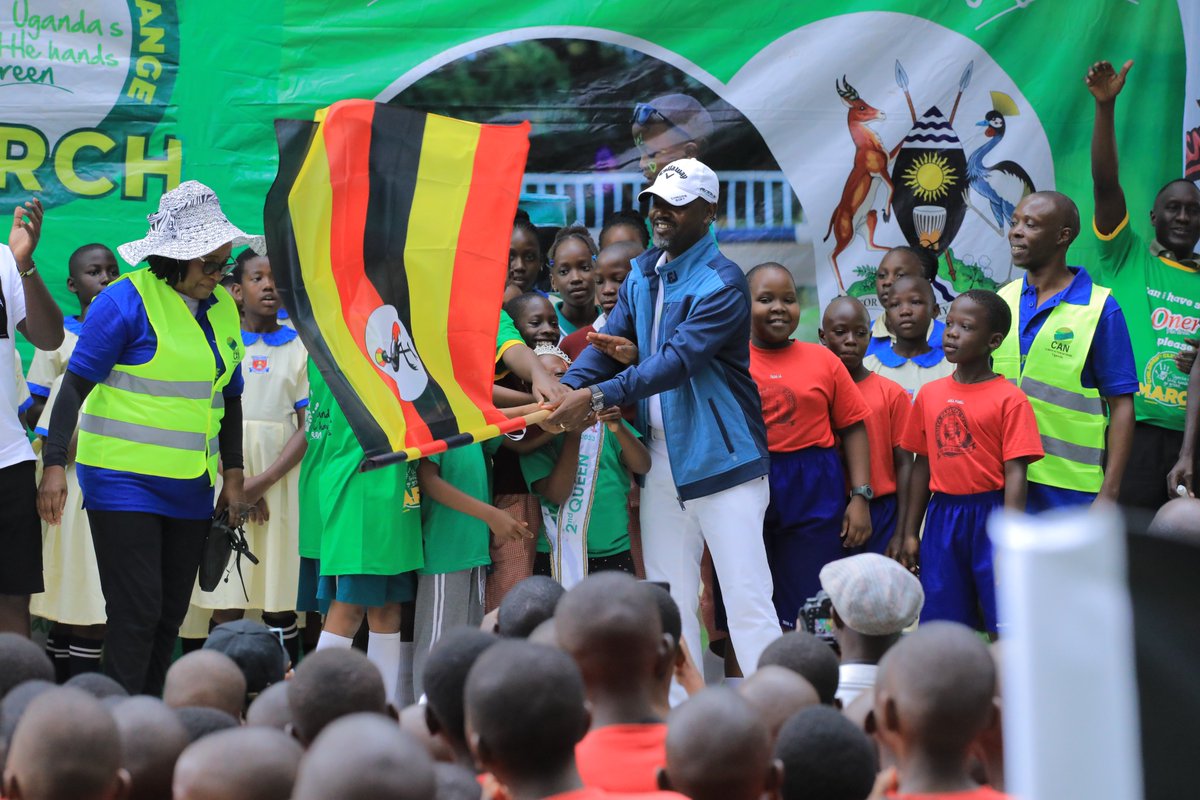 RihamUG's tweet photo. The #ClimateChangeMarch has been flagged off by the Deputy Speaker Hon. @Thomas_Tayebwa. Participants will walk for 2km starting off from KCCA City Hall gardens and will be seeking to raise awareness about our changing environment which is also affecting our climate. https://t.co/g6OcNKv6nz