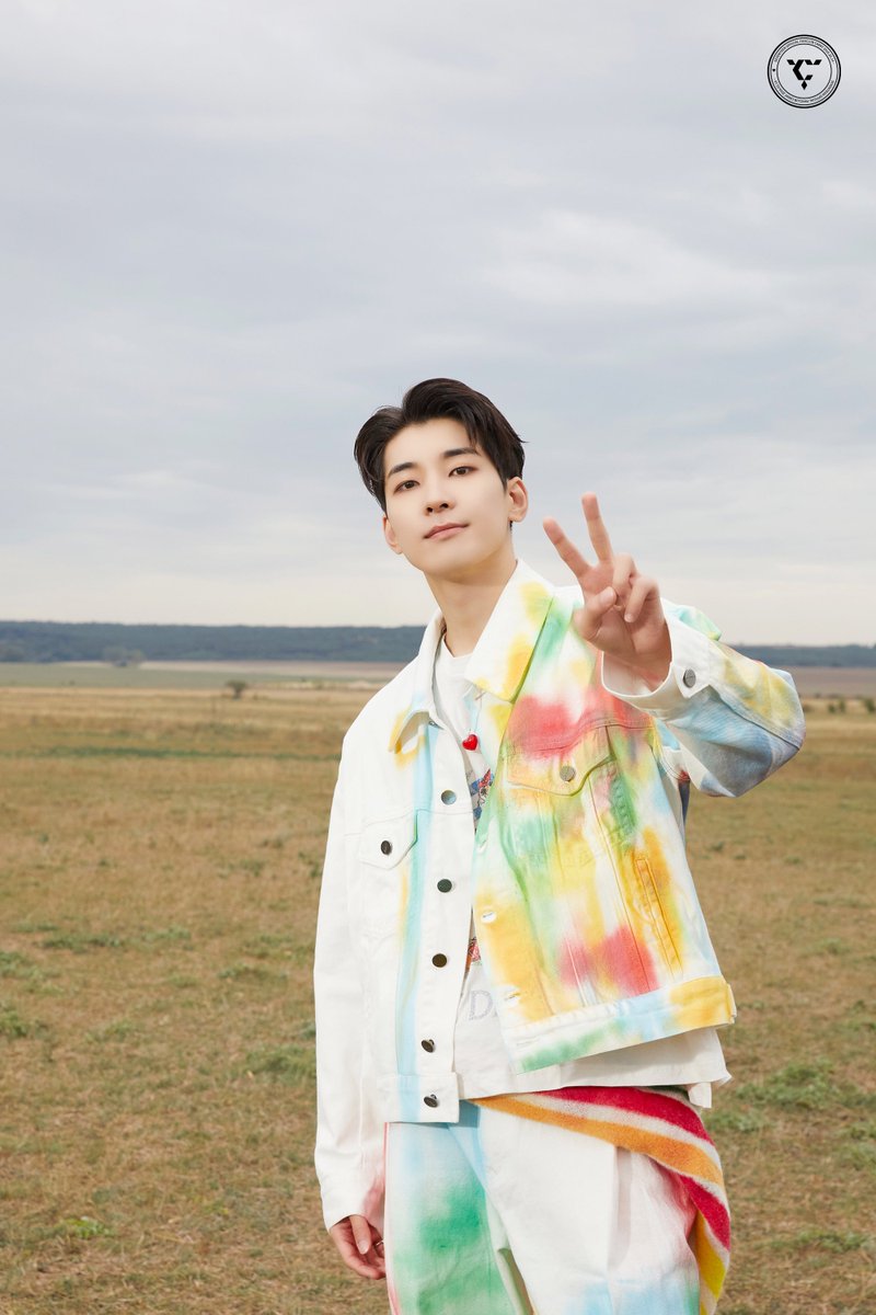 wonwooszone's tweet photo. god of music mv behind #원우 https://t.co/MWkZjfmX54