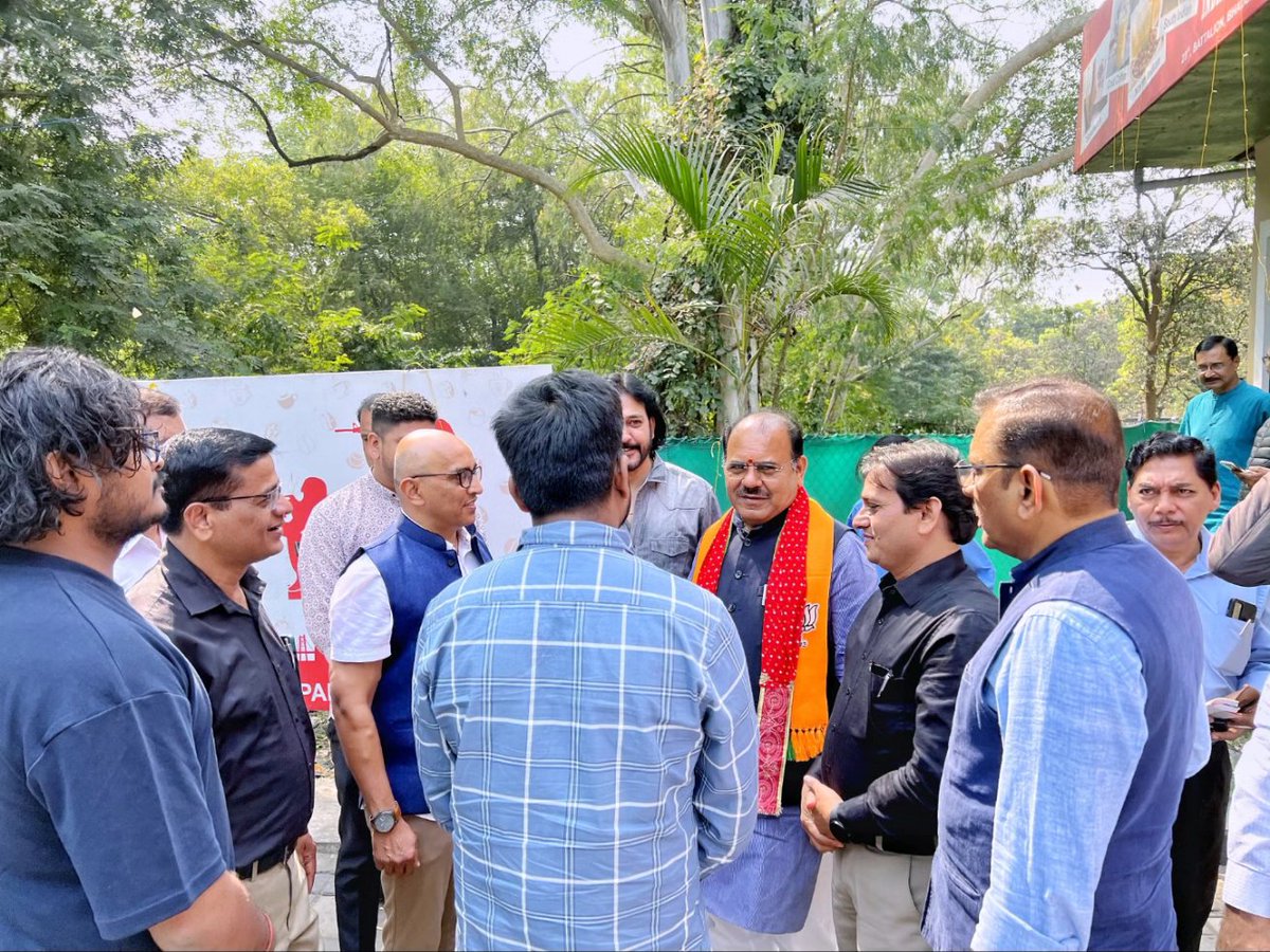 drabhijeetdesh's tweet photo. भोपाल दक्षिण पश्चिम विधानसभा में भाजपा प्रत्याशी श्री भगवानदास सबनानी जी के साथ सभी डॉक्टर और अन्य प्रोफेशन के सदस्यों से चाय पर चर्चा की।
#फिर_इस_बार_भाजपा_सरकार #diwali #dhanteras #mpkemannmeinmodi #ModiVisionForIndia #ShivrajSinghChouhan #CMMadhyaPradesh #BhartiyaJantaParty #BJP4IND #BJP4MP