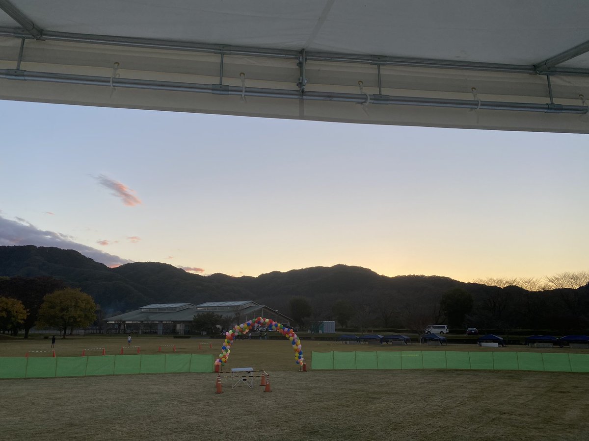 CAMPCAMPFES's tweet photo. ステージからの夕焼け！

明日は、このステージからたくさんの人に感動をお届けいたします。
　
楽しみにしていてください‼️

#カヌマキャンフェス2023 https://t.co/KXzGqghjpP