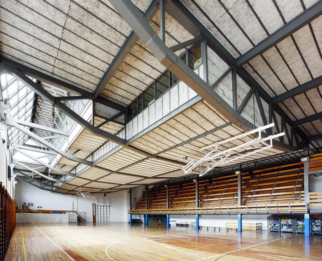 gomezdetejada's tweet photo. Gimnasio del Colegio Maravillas, Madrid  (1960-62). Alejandro de la Sota. https://t.co/mHMcpdPohE