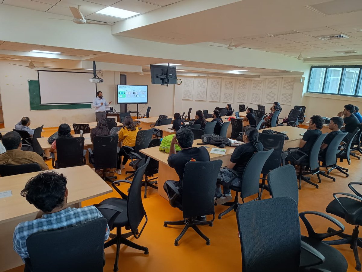 OpticaChap43730's tweet photo. Glad to share that the IITH OPTICA student chapter, in collaboration with the Indian National Young Academy of Sciences (INYAS), has organized a hybrid lecture series on "Optical Sciences 4 Society". https://t.co/QFvryb7koZ
