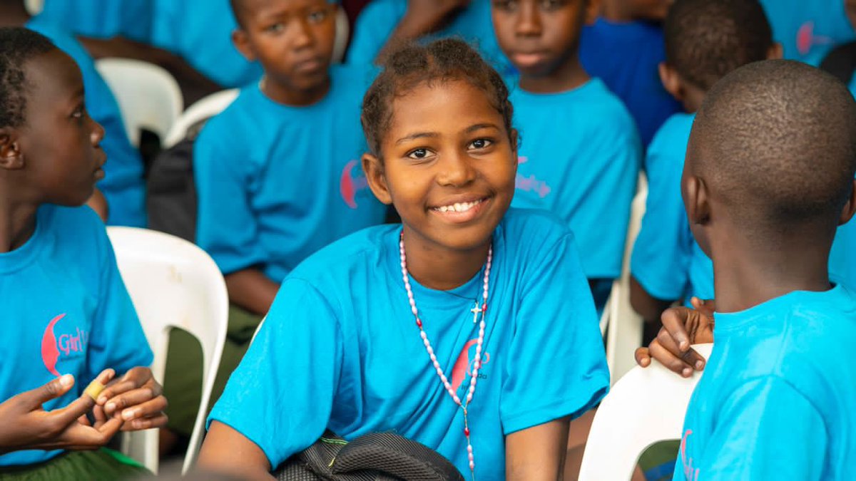 NafulaDorothy's tweet photo. After the year long life skills mentorship program, the girls &amp; boys from various schools in Kampala have come together to share learning experiences as well as celebrate their efforts for being a part of @GirlUpUganda 

#LearningDay23 https://t.co/I0p8ncJEYD