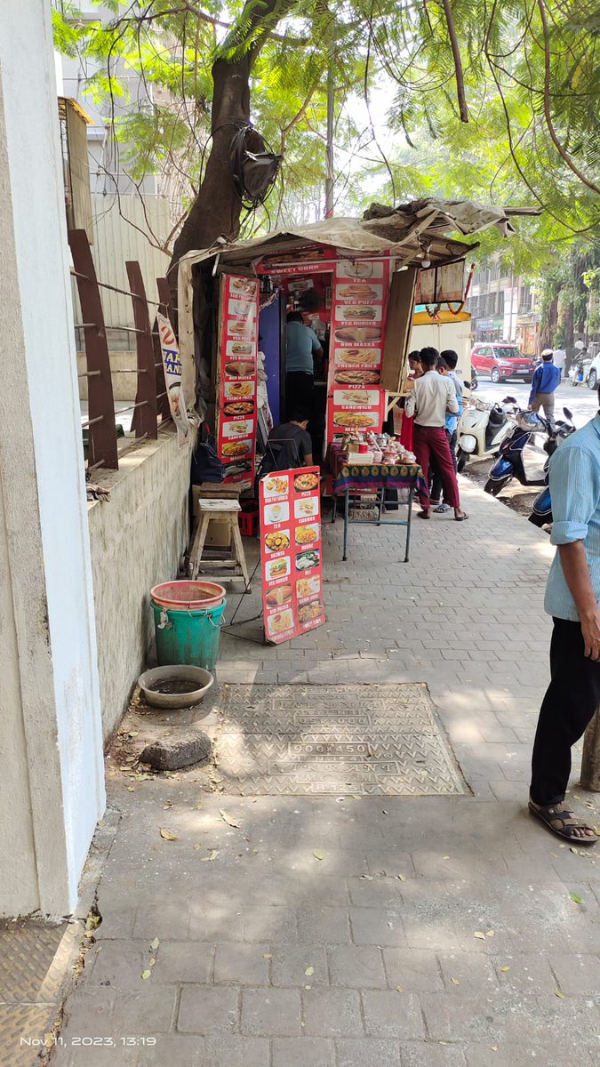 pratiknr99's tweet photo. This aarey milk both has rented place to some other person to sell foodstuffs and other things illegally  occupying maximum space of foothpath. This is at the junction of 60 feet road(RB Mehta Marg) and Derasar lane just outside purnima building. 
This is creating  lot of trouble https://t.co/bQIa2UWLla