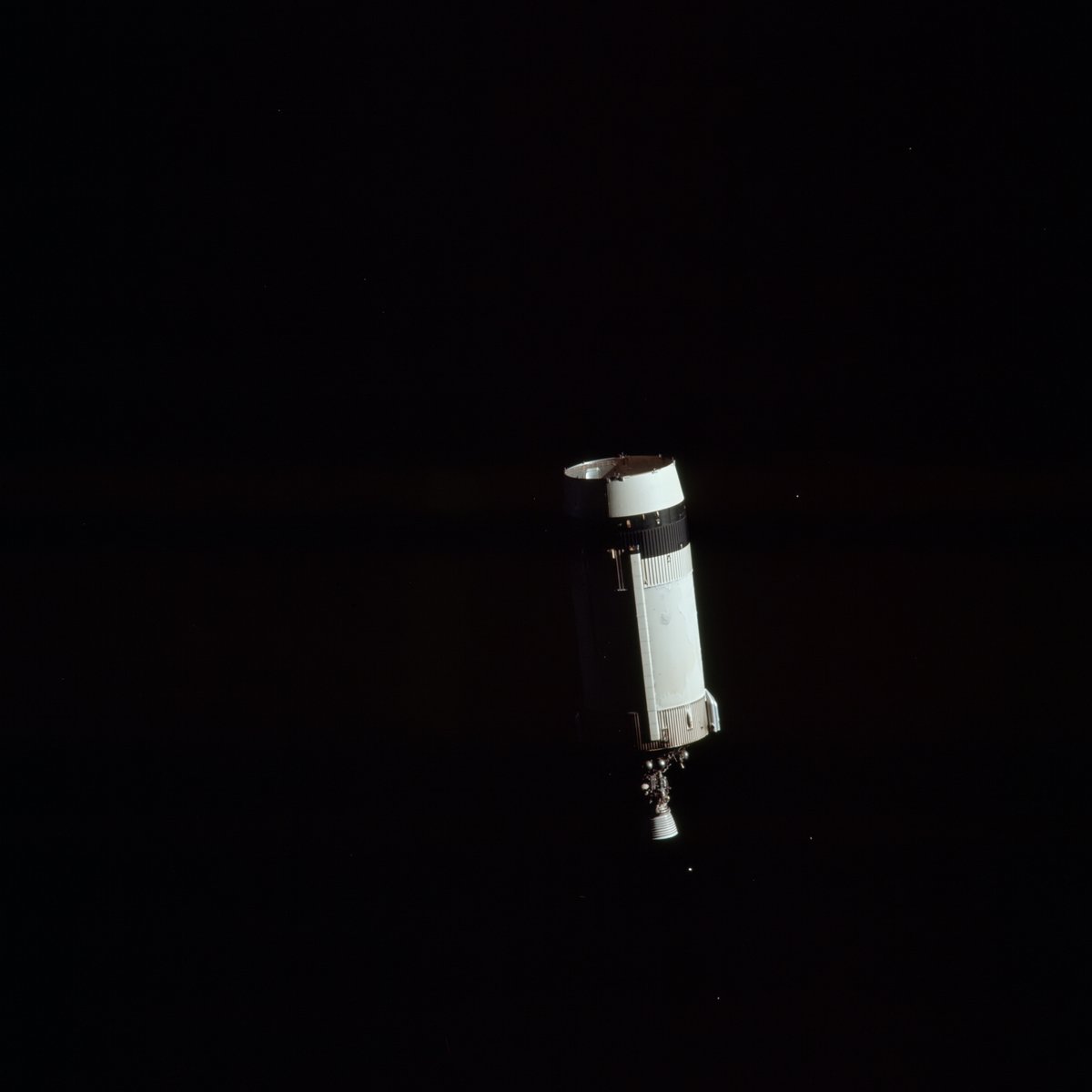 Apollo17gallery's tweet photo. S-IVB performing yaw manoeuvre almost broadside to the spacecraft. Its fate was to impact the Moon's surface in about three days time https://t.co/TM0BJtEDed