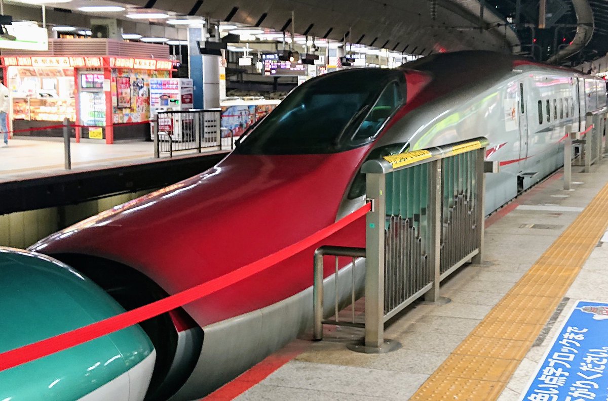 hide_koiyo's tweet photo. 東京発17時20分発の「はやぶさ39号」で、先ずは新函館北斗 へ向かいます。
毎度、変わり映えしない写真ですが、使い回しは、しないべさねw。
ラベンダー帯のレアなJR北海道所属H5系車輌で、GLAY函館公演に、ふさわしい。
🚄…😁👍
#JR北海道新幹線
#GLAY
#SupernovaExpress2017 https://t.co/u3mwTGqewW