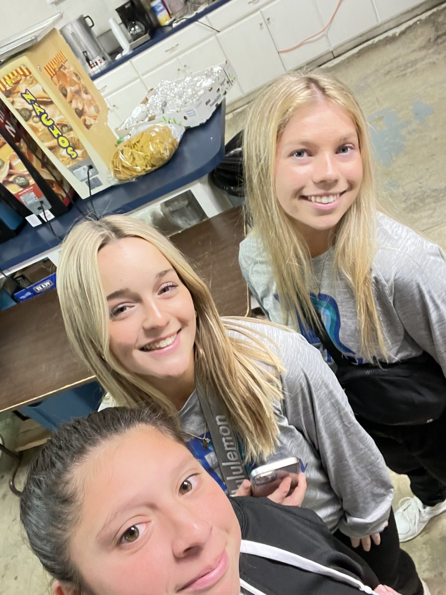 ShannonJessup23's tweet photo. Had so much helping work at the Bismarck football game! #asutr #ASUThreeRivers @ASUThreeRivers https://t.co/ysdEb30vpQ