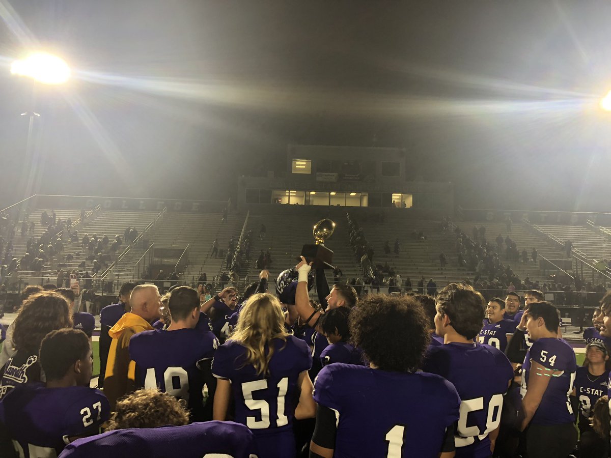 AlexMill20's tweet photo. 33rd Gold Ball for @TheCougarWay. #txhsfb https://t.co/N8lx8CkwrL