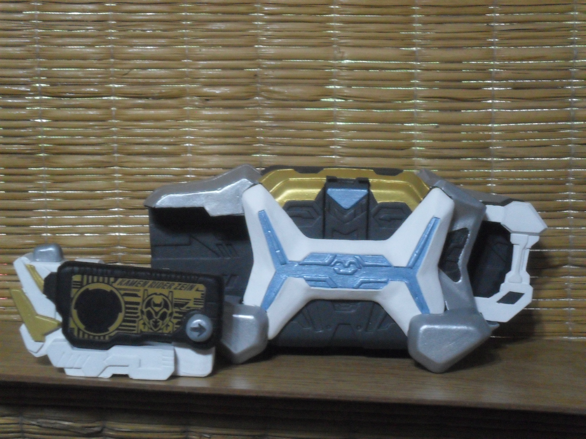 仮面ライダーゼイン ゼインドライバー ゼインドライバー｜仮面ライダーガッチャード｜テレビ朝日