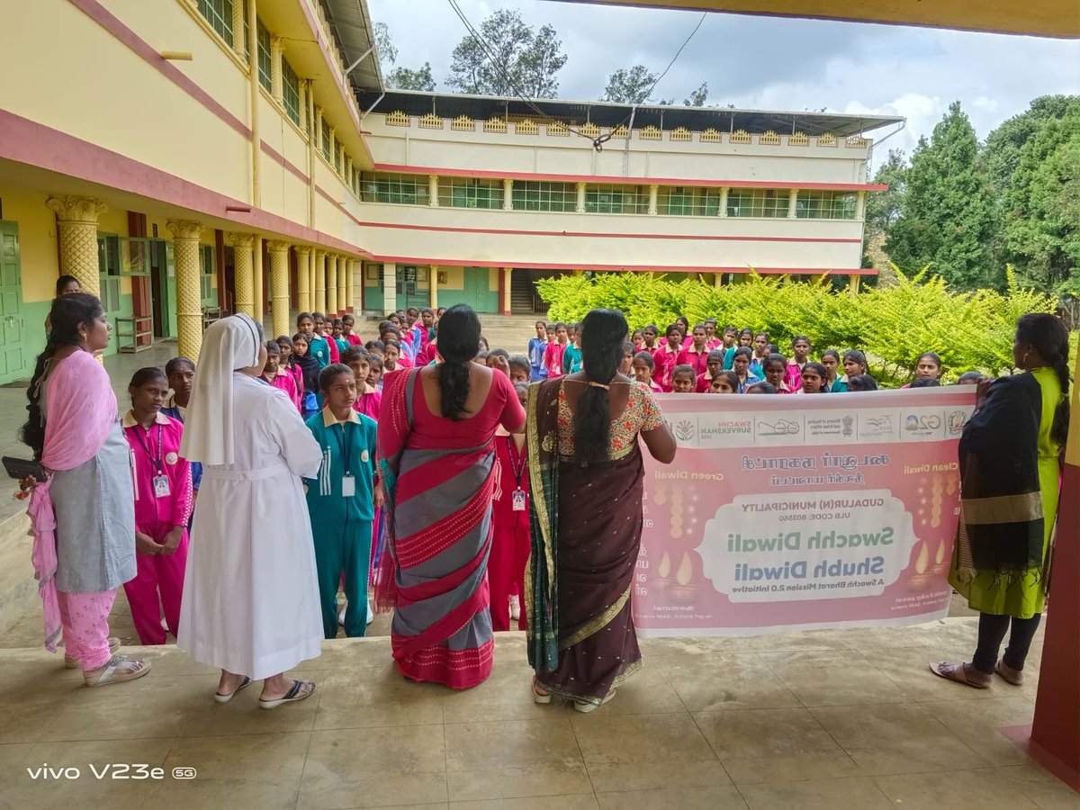 Gudalur Nilgiris Municipality Swachh Diwali & Subh Diwali 'Clean Diwali Green Diwali' Activity on 10.11.2023 #GreenDiwali #EcoFriendlyDiwali #SwachhDiwali #TamilNaduVsGarbage @CMOTamilnadu