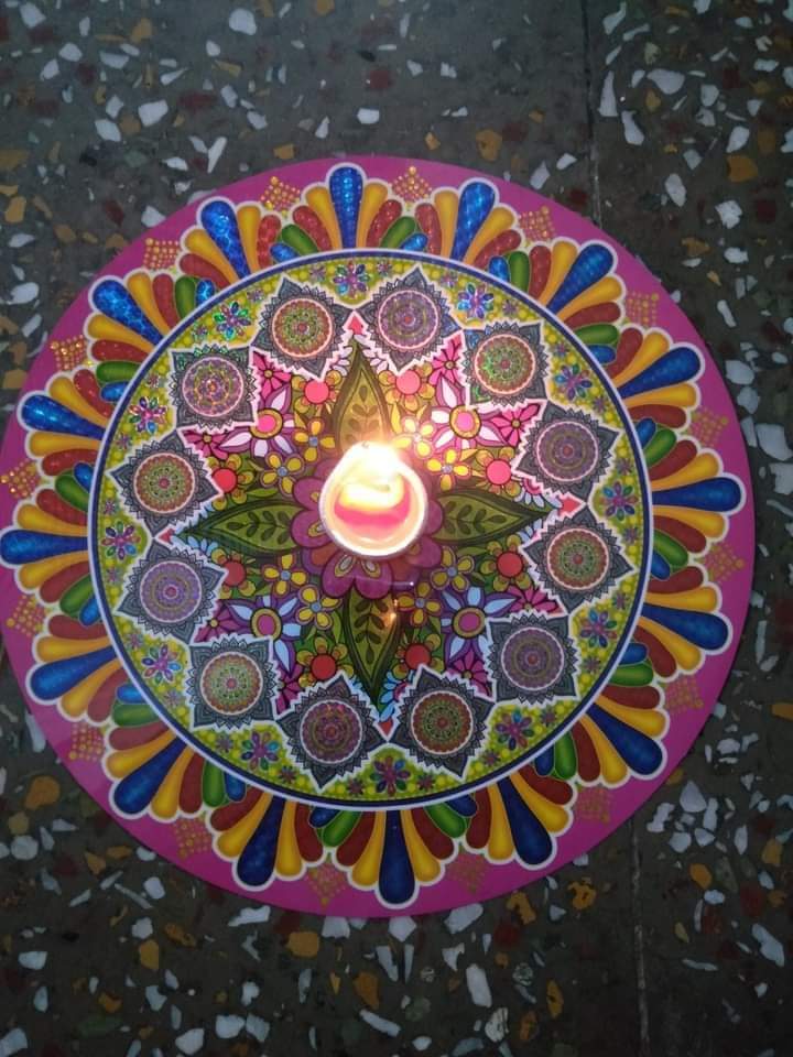 @SreeMetaliks My favorite Diwali memories from childhood involve creating beautiful rangoli designs with my family, lighting up the house with colorful diyas, and the joy of bursting firecrackers while enjoying delicious sweets. 
#bachpanwalidiwali