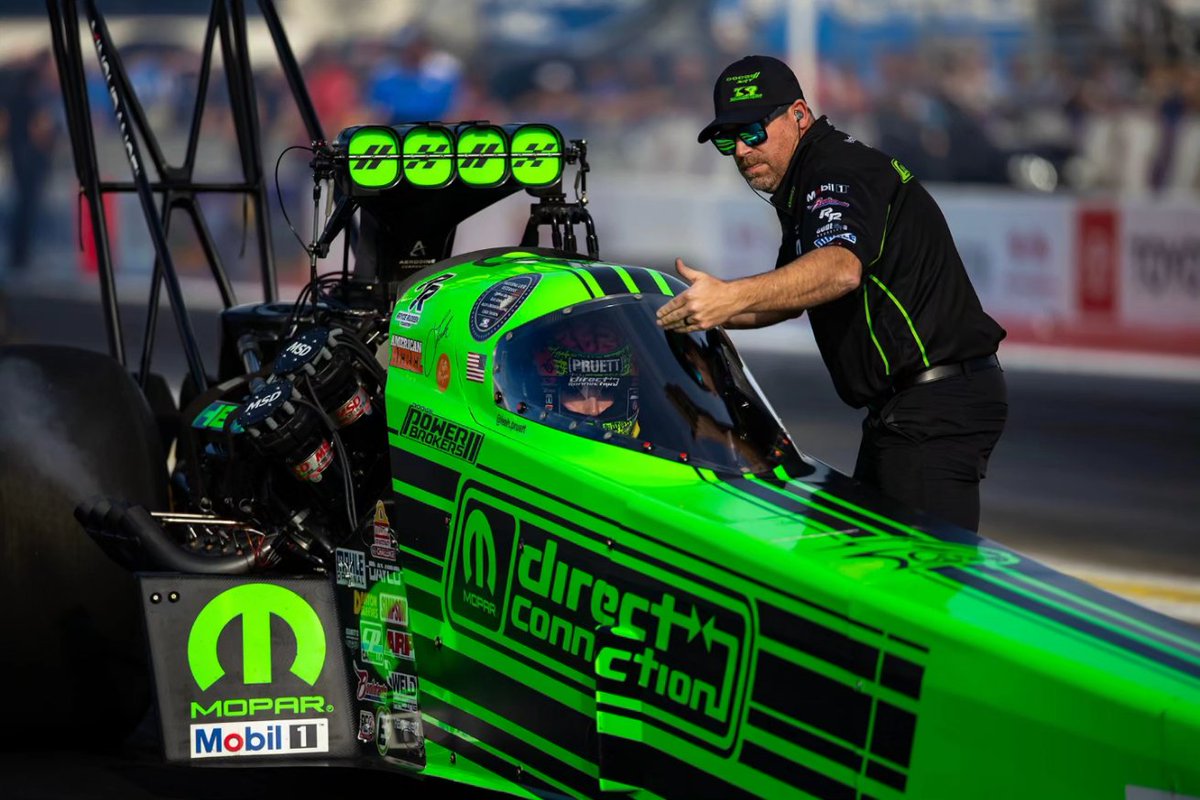 LeahPruett_TF's tweet image. After breaking the tires loose during Q1, my @Dodge #DirectConnection crew came up for Q2 swinging, running a 3.676 ET at 332.84 MPH, putting us in the provisional 3rd qualifying position. 

@TSRnitro @OfficialMOPAR

#Pomona #NHRAFinals  #Dodge