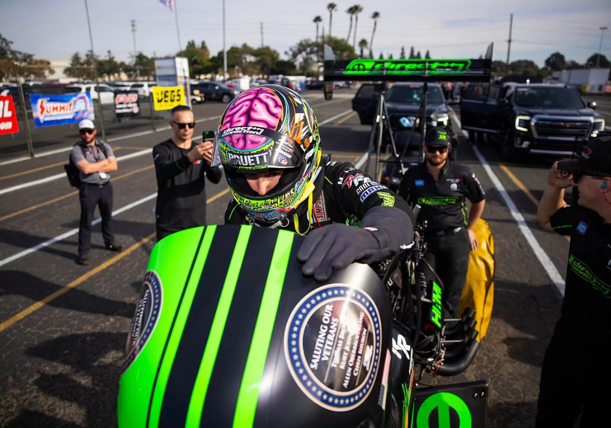 LeahPruett_TF's tweet image. After breaking the tires loose during Q1, my @Dodge #DirectConnection crew came up for Q2 swinging, running a 3.676 ET at 332.84 MPH, putting us in the provisional 3rd qualifying position. 

@TSRnitro @OfficialMOPAR

#Pomona #NHRAFinals  #Dodge