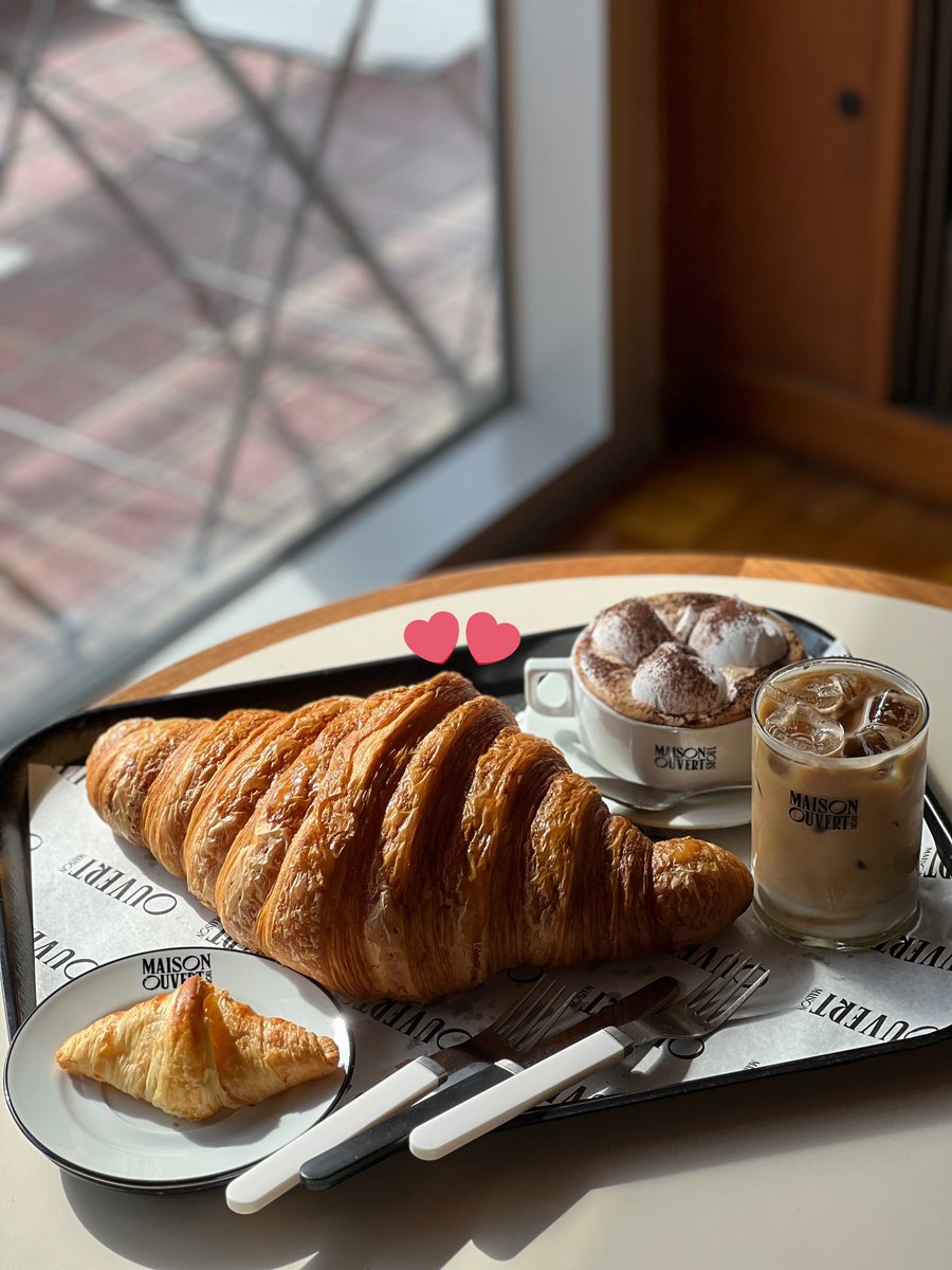 dududuhihi's tweet image. 탐라 빵순이들!
오늘의 짱맛탱 대왕크루아상 맛집 추천 💝

📍서촌 메종오버트서울 

가로 길이만 30-40 대왕 사이즈라 맛 기대안했는데
겉바속촉따뜻 미쳐가지구 ㅠㅠㅠ
크림카푸치노에 찍먹하면 천국행특급열차

작은 접시 크로아상이 기본크기 참고용( 💝

#몬베베가_몬베베에게_추천하는_맛집