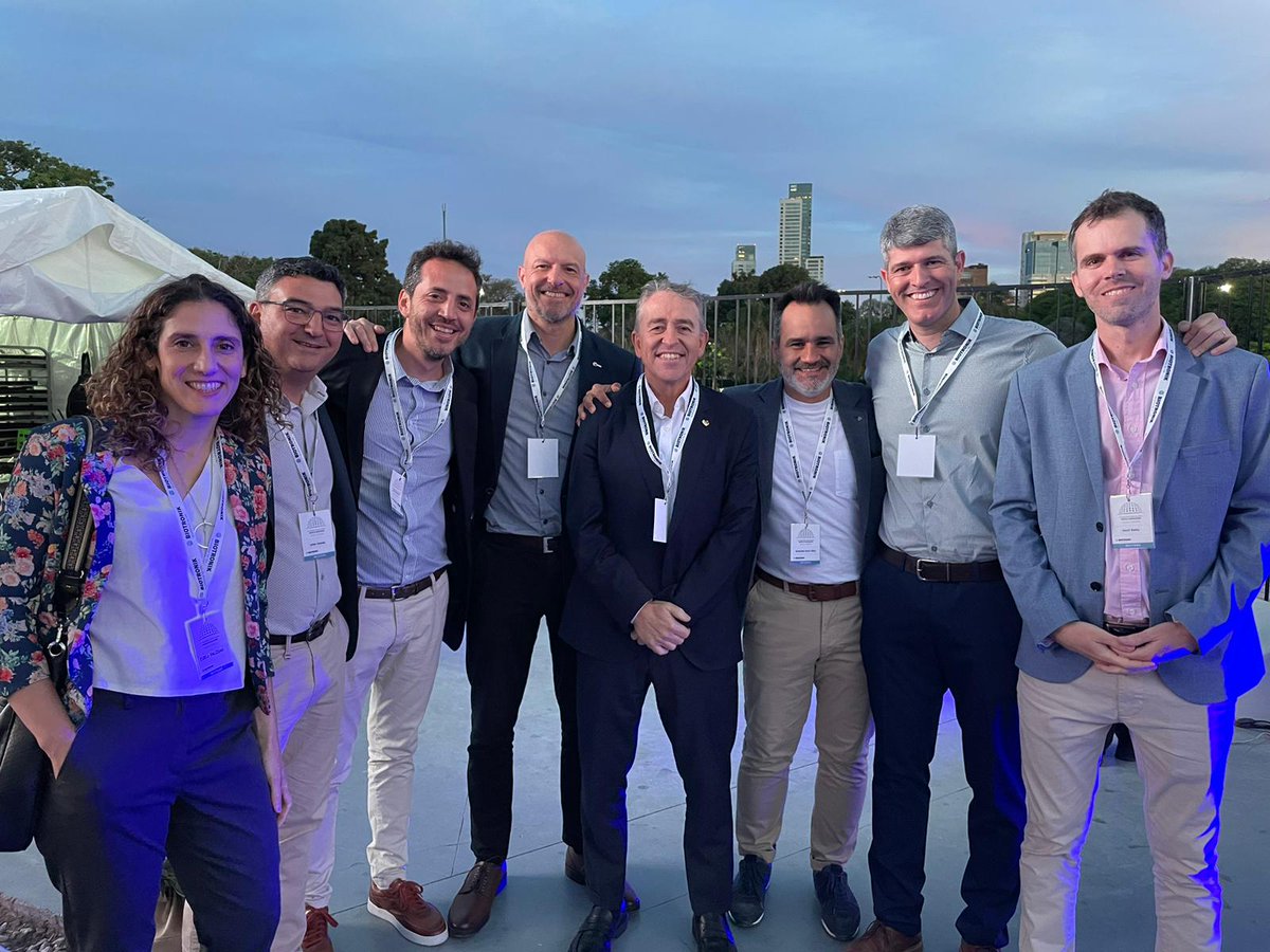 Orgullosos de compartir momentos con nuestro mentor durante el #caa ! <a href="/joselmerino/">Jose Luis Merino</a> !!
<a href="/daviddoiny/">David Doiny</a> 
<a href="/Aperezsilva77/">Armando Pérez Silva</a> 
<a href="/EsteFalconi/">Estela Falconi</a> 
<a href="/Alejand11050916/">Alejandro Estrada</a> 
<a href="/JorgeFigueroaMD/">JorgeFigueroa</a>