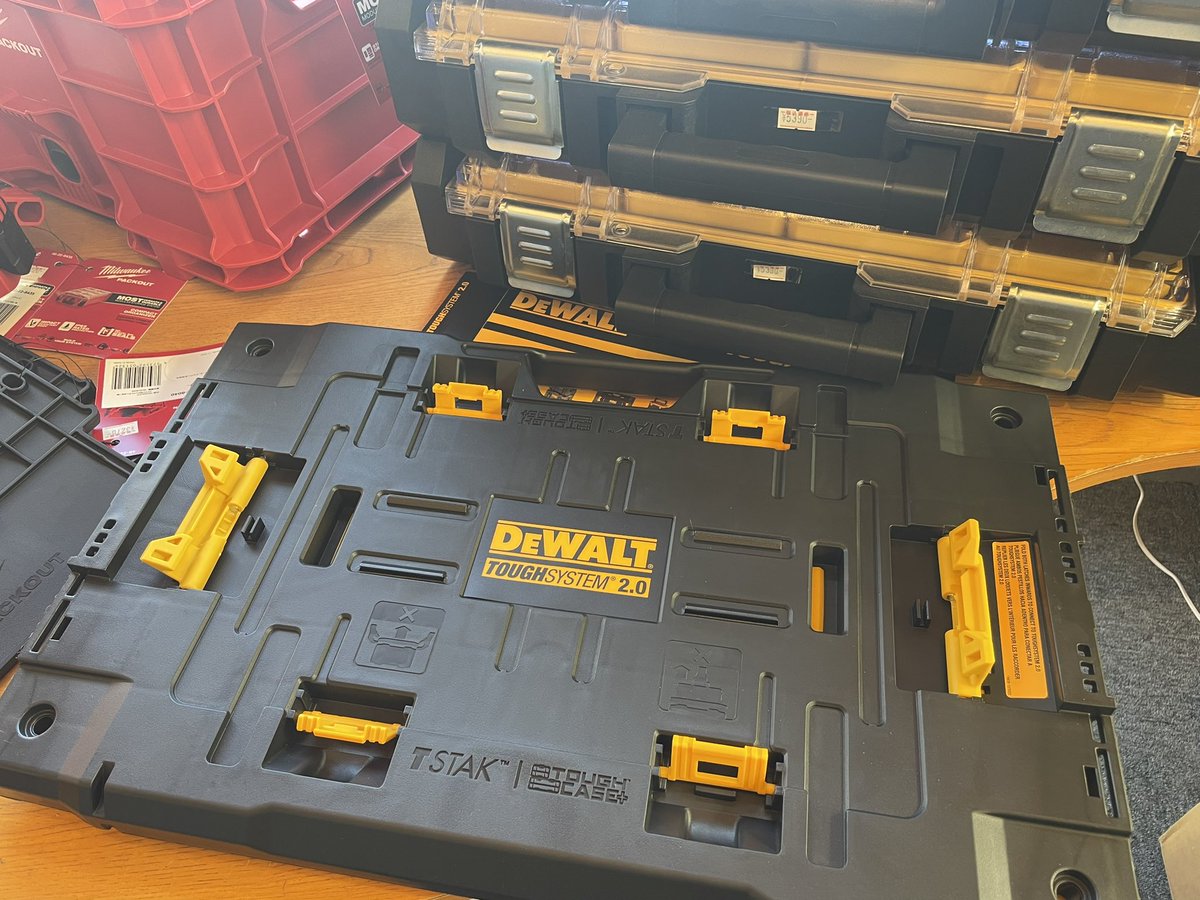 FG_TOYOHASHI's tweet image. 新商品が入荷しました💁‍♂️✨
#DEWALT
#TOUGHSYSTEM に
#TSTAK がつきます🕺✨
#ファクトリーギア #工具