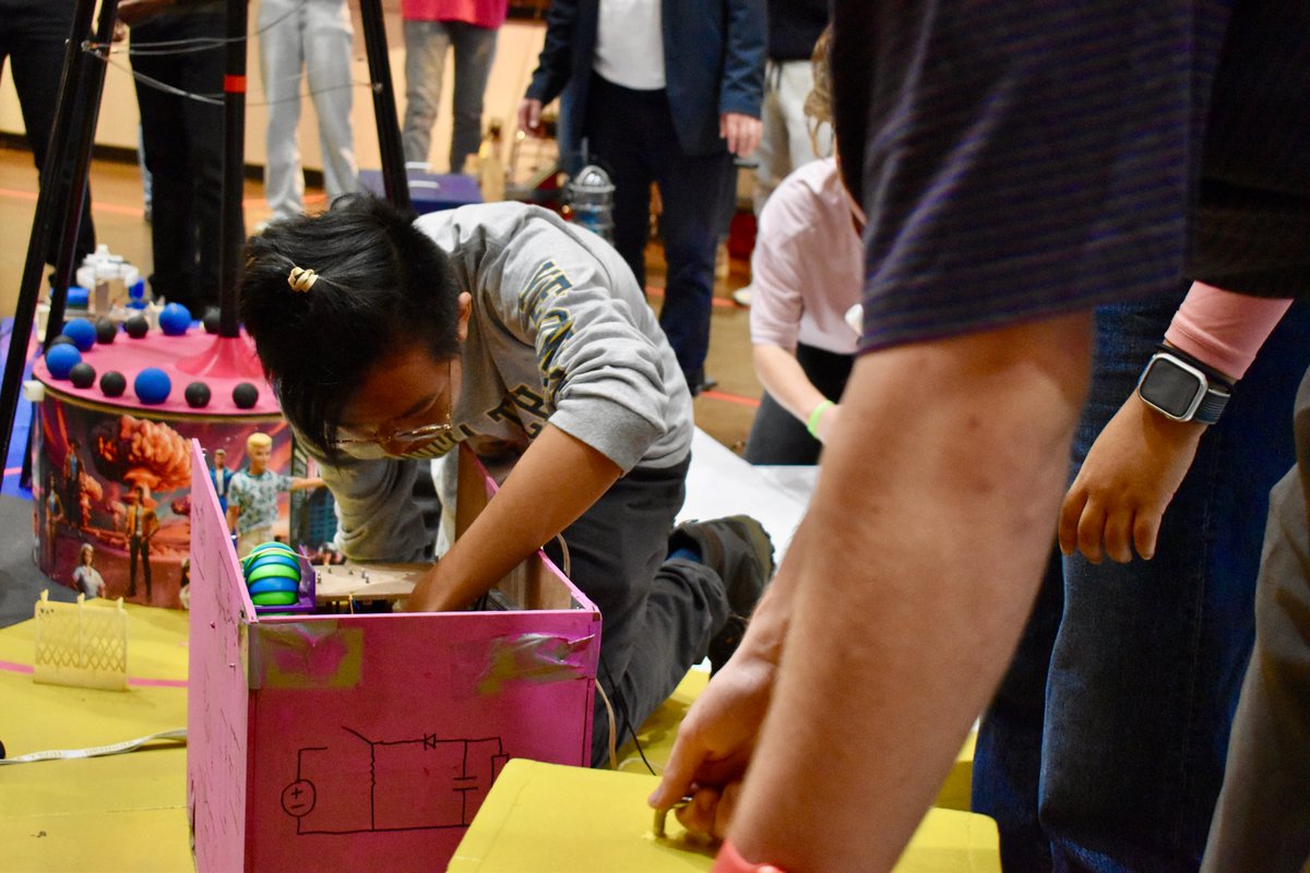 Helluva (K)engineer 💥💅 CONGRATS to our teams for ROCKIN’ the ME 2110 competition! Y’all are so incredible, the best engineers in the game 😤

Shout-out to Helluva (K)engineers for WINNING the design review 🏆 and Ken’s Fission Crew (KFC) for being a FINAL FOUR FINALIST!🔥💥❤️‍🔥