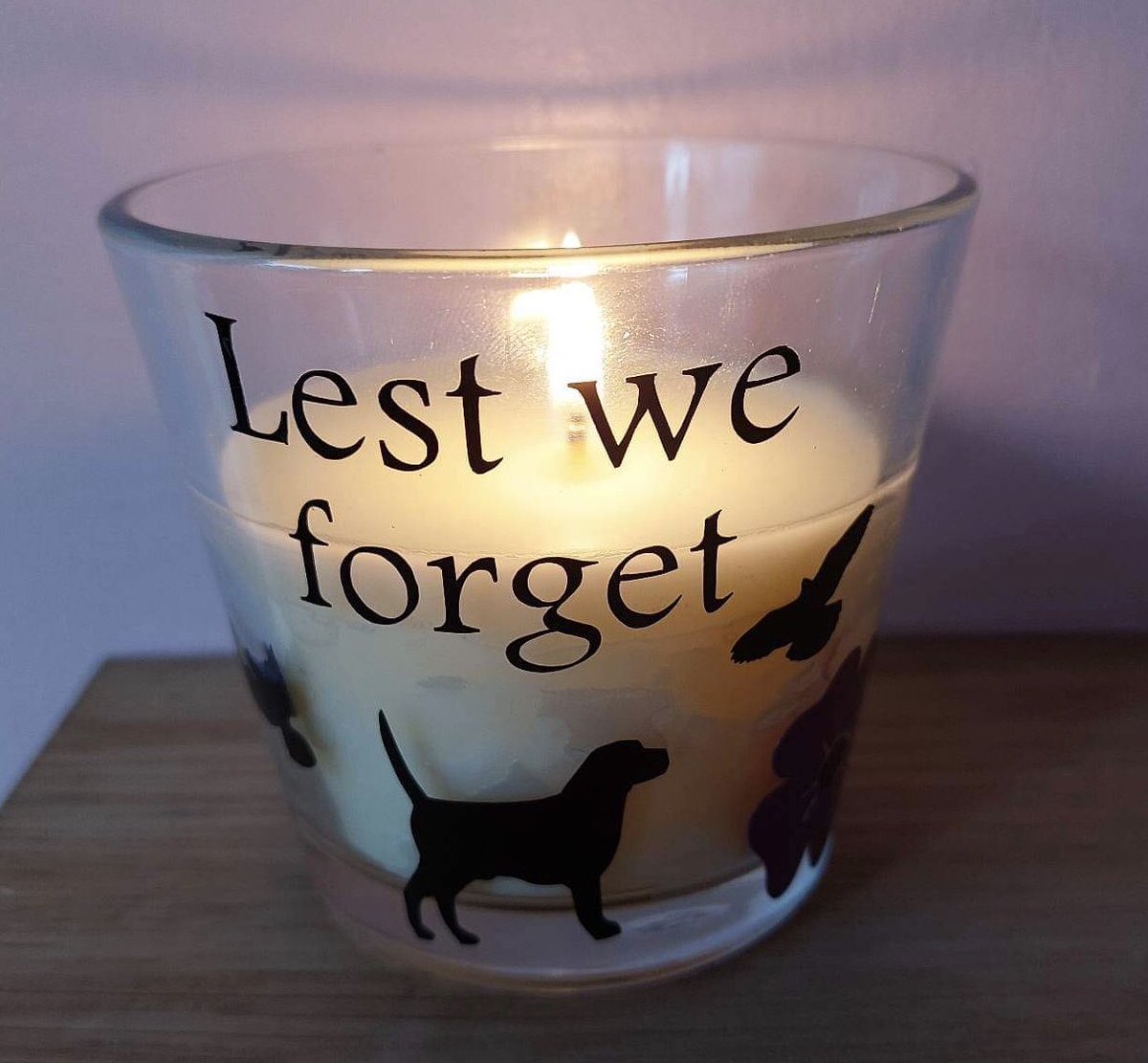 AudreyDoherty3's tweet photo. The free lives we live now were only made possible by those who courageously and unselfishly sacrificed so much in the past, and those who continue to do so today. We should always remember with total respect. #ArmisticeDay #LestWeForget https://t.co/ezkQMgBVPn