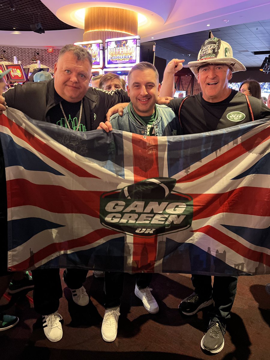 GRNSMK's tweet photo. From London to Vegas…
@N1ngN1ng is in Nevada for the game against the @Raiders and linked up with Fireman Ed & @jetgreensanta
#TakeFlight #AllGasNoBrake #JetsNation #NYJets #JetUp #JTFU #UKJets #NewYorkJets #NFLUK #WeTheFans #AGNB #GangGreen #GGUK #NYJetsFamily #OneTeamOurTeam https://t.co/mCQMaQjjRh