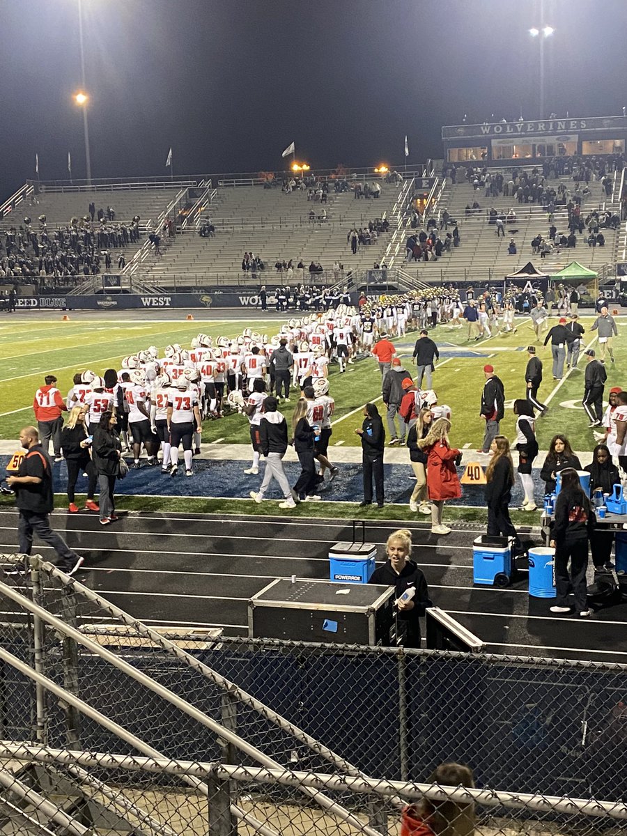amysbennett's tweet photo. Bulldogs win!   Nice chilly football weather so we had to go out and cheer on our girls’ Alma mater!  @NGHSAthletics @NGHSFootball #GoNorth https://t.co/efxSzfAIrk