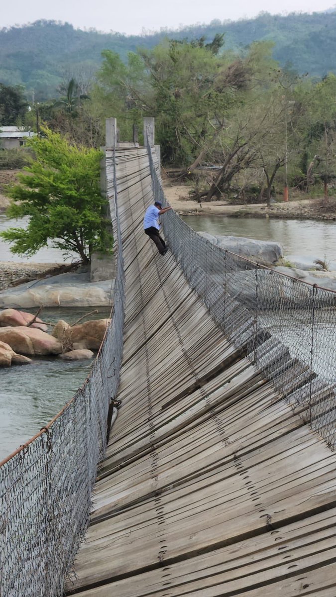 chefjoseandres's tweet photo. Today was a great day! @WCKitchen Feeding everyday more than 25k meals only in the Coyuca de Benitez area, more than 62 towns outside Acapulco! And this was us crossing the river to feed this community  called La Laja! We promised them to repair the bridge in the next few days!! #ChefsForMexico