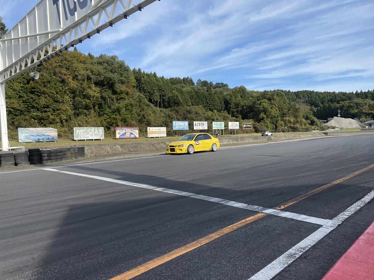 Onesgarage's tweet photo. 本日は日光サーキットにてコースオフィシャルを行っております。
T筑波サーキットでオフィシャル業務を行うTOSにご協力頂いております。
#日光サーキット
#プロT
#プロT走
#Project_T
#TOS
#onesgarage https://t.co/2ODoETOZzQ
